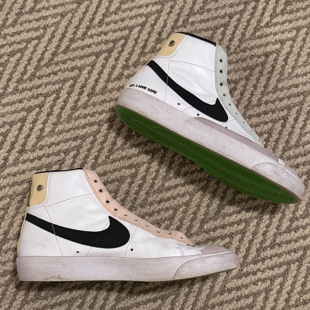 Nike Womens Blazer Mid 77 DO2331-
101 White Casual Shoes Sneakers